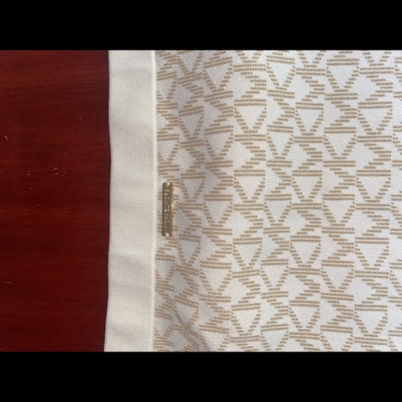 Only wore the skirt once, I decided it wasn't my color. - Picture 4 of 4